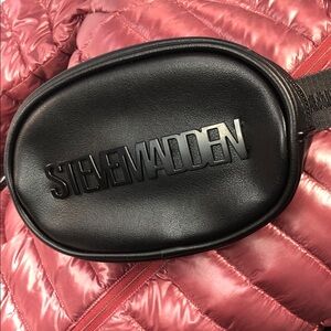 STEVE MADDEN BLACK W LOGO BELT BAG FANNY PACK CROSSBODY BAG ONE SIZE!!